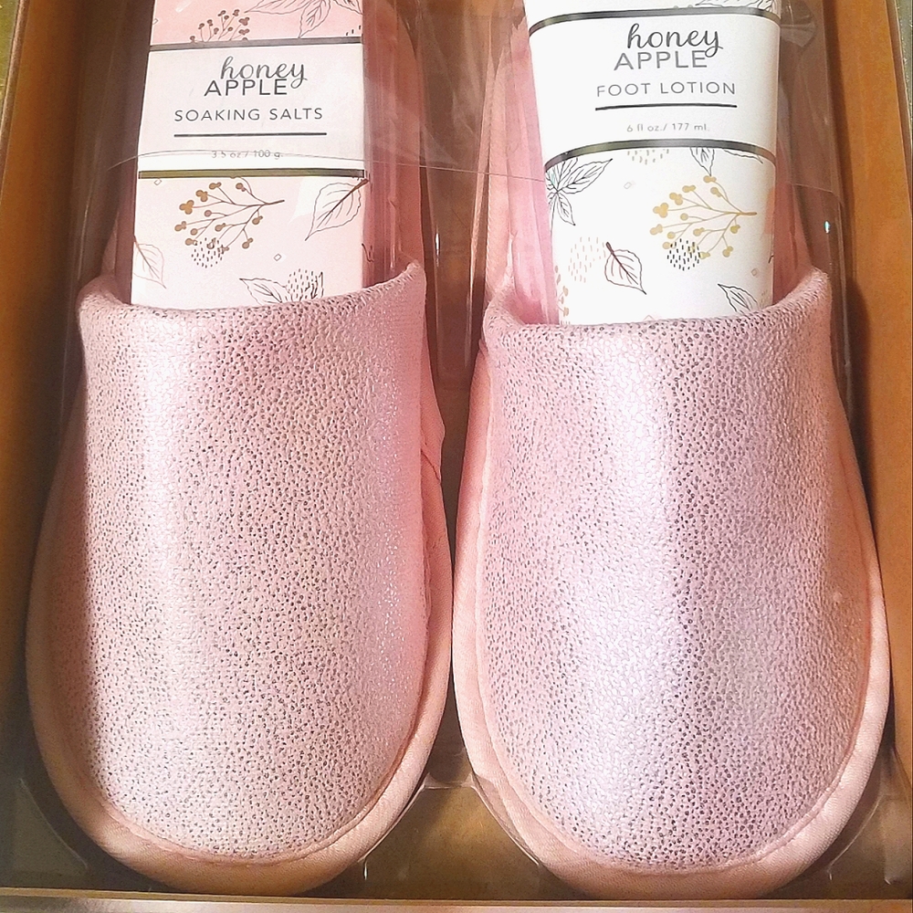 Slipper Set (New)